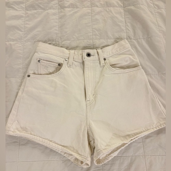 Levi’s Mom Shorts - White Denim - Picture 3 of 7